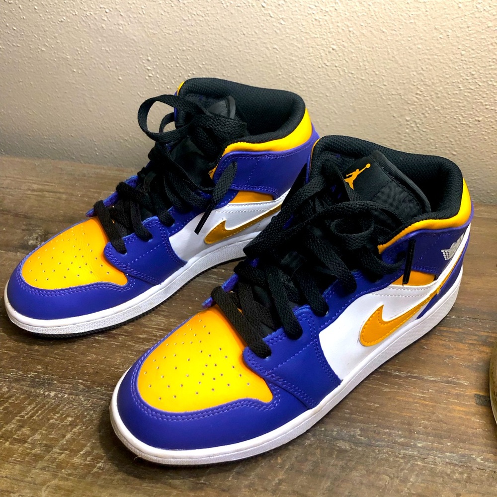 Air Jordan 1 Mid ‘Lakers’